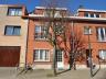 Rustig gelegen woning te Koningslo met veel potentieel:totaal onderkelderd en mooie tuin. Mogelijkhe